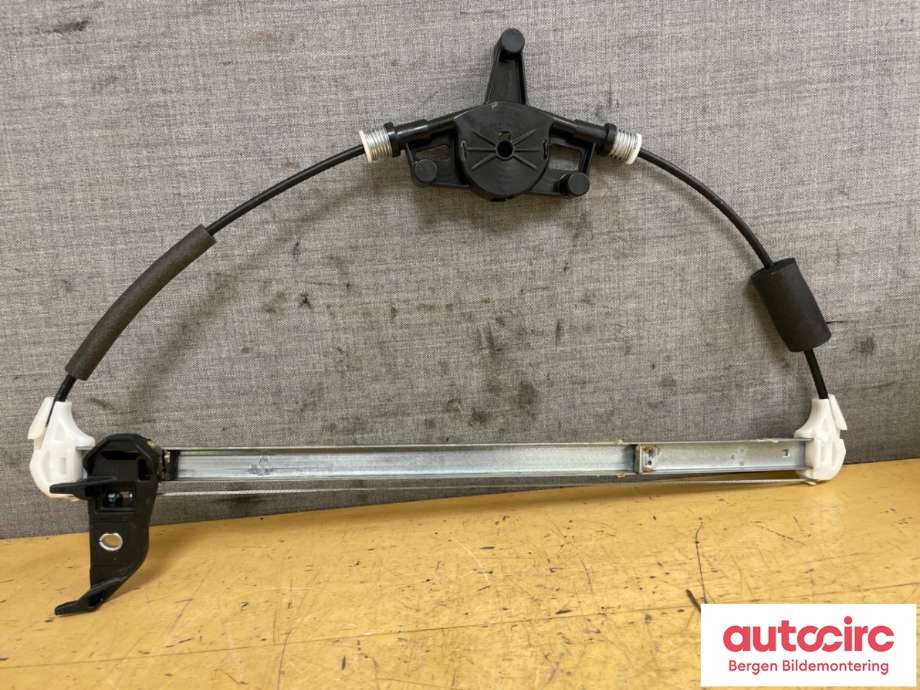 Ruteheis til Mazda CX-3 2015-2022 (MAZDA|D10E-72-590A|)