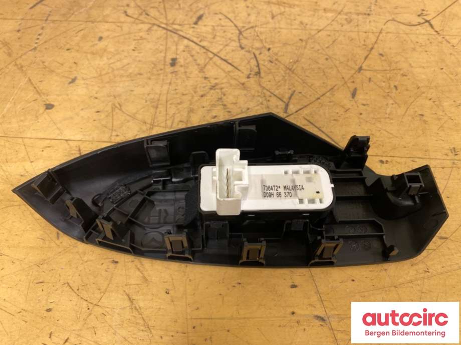 Bryter ruteheis til Mazda CX-3 2015-2022  (MAZDA|D10E-68-5LXB-02|D09H 66 370)