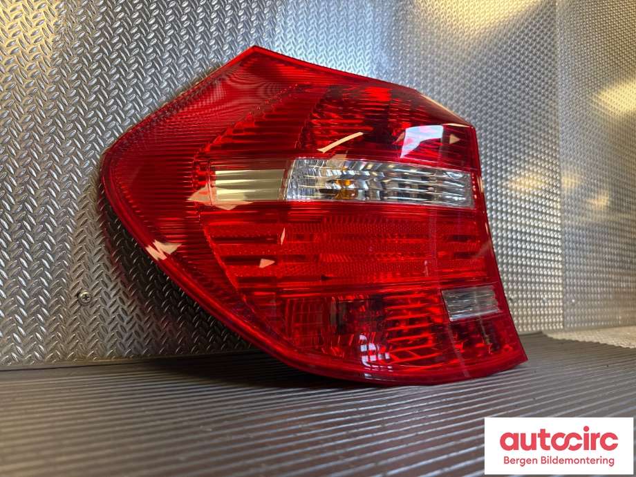 Baklykt venstre til BMW 1-Serie 2004-2011 (E81/E82/E87/E88) (E81/E82/E87/E88) (BMW|63 21 7 164 955|)