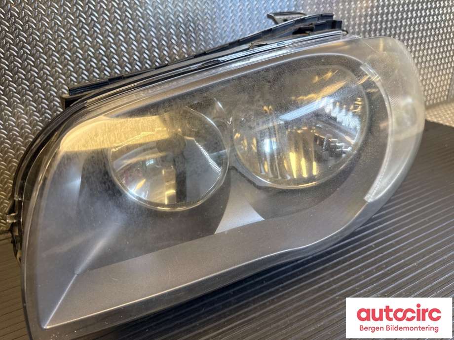 Frontlykt venstre halogen til BMW 1-Serie 2004-2011 (E81/E82/E87/E88) (E81/E82/E87/E88) (BMW|63 11 7 249 649|)