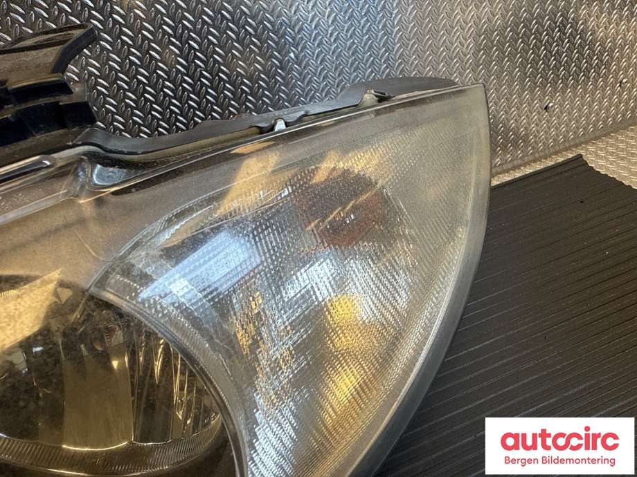 Frontlykt venstre halogen til BMW 1-Serie 2004-2011 (E81/E82/E87/E88) (E81/E82/E87/E88) (BMW|63 11 7 249 649|)