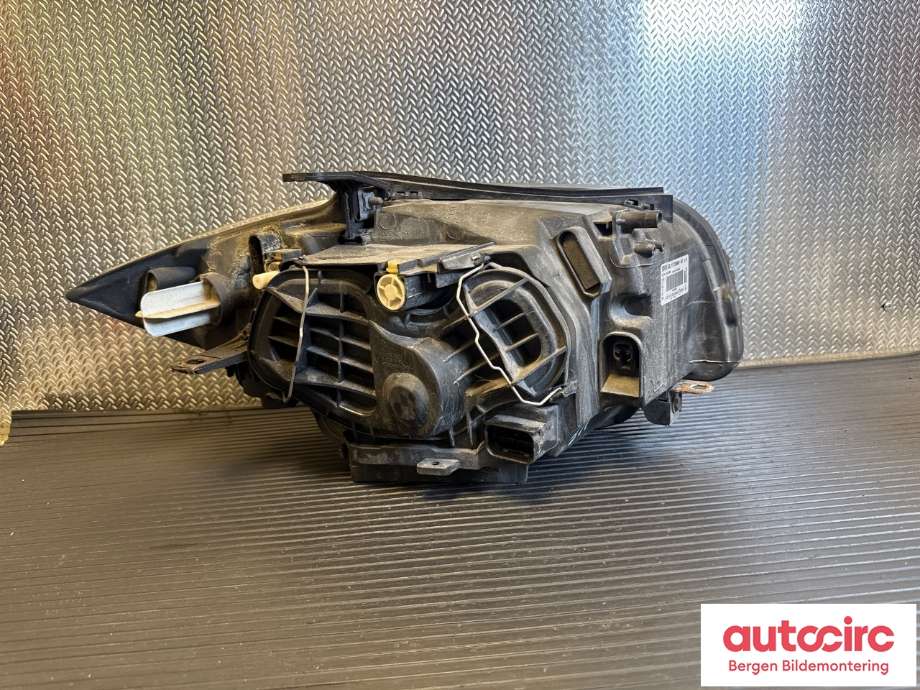 Frontlykt venstre halogen til BMW 1-Serie 2004-2011 (E81/E82/E87/E88) (E81/E82/E87/E88) (BMW|63 11 7 249 649|)