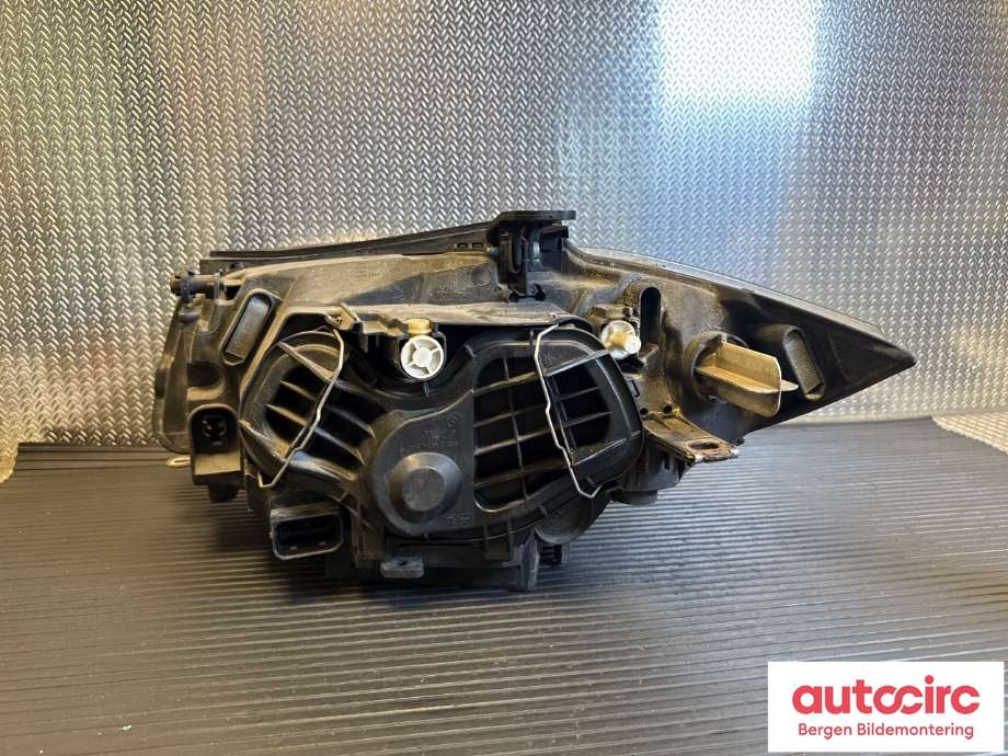 Frontlykt høyre halogen til BMW 1-Serie 2004-2011 (E81/E82/E87/E88) (E81/E82/E87/E88) (BMW|63 11 7 249 650|)