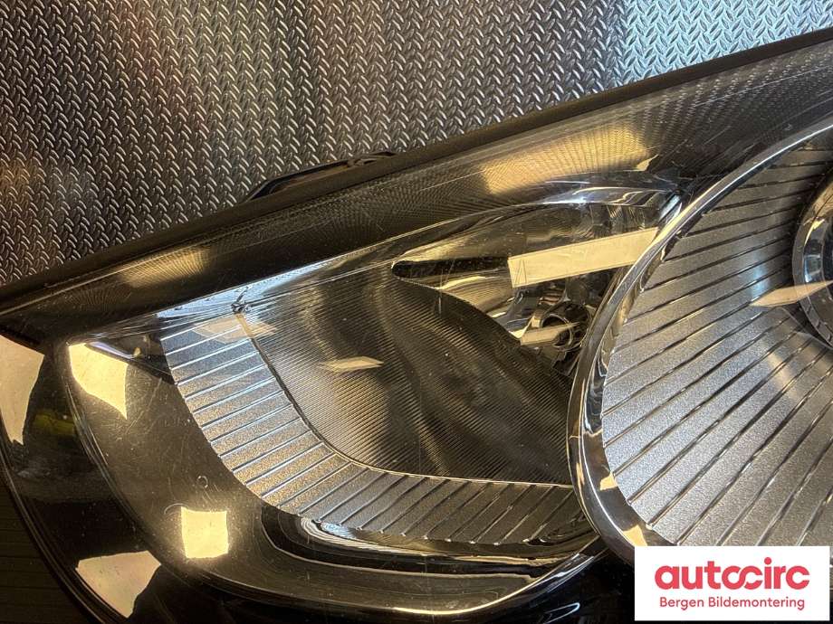 Frontlykt venstre halogen til Hyundai Ix35 2010-2015  (HYUNDAI|92101 2Y000|)