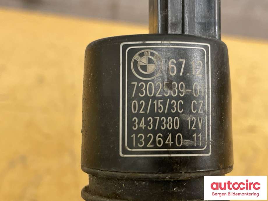 Spylerpumpe foran til BMW 4-Serie 2013-2020 (F32/F33/F36) (F32/F33/F36) (BMW|67 12 7 302 589|7302589-01)