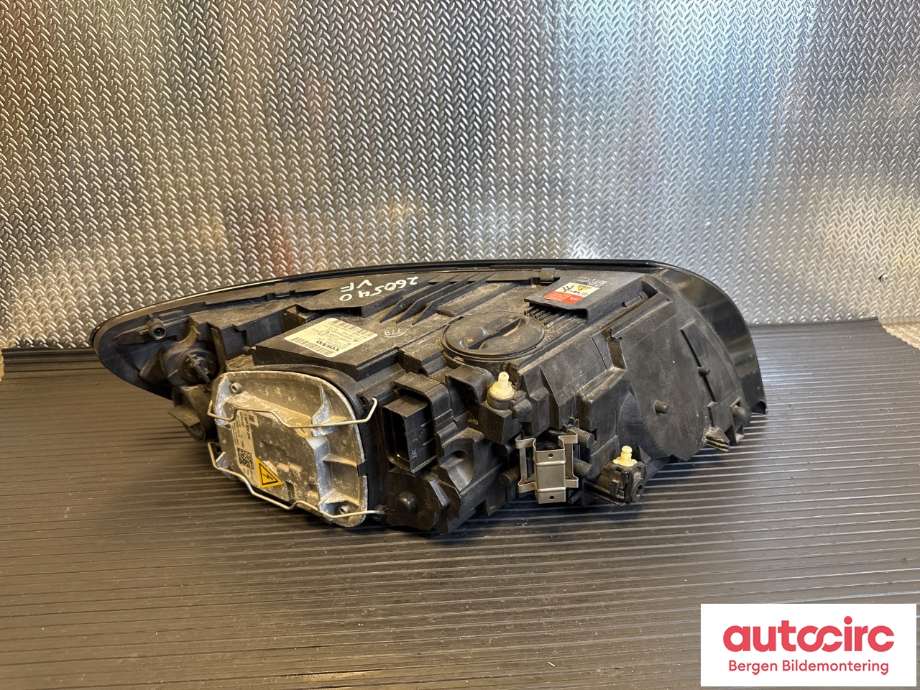 Frontlykt venstre halogen til Volvo V50 2007-2012 (Fase 2) (VOLVO|32206144||32206139)