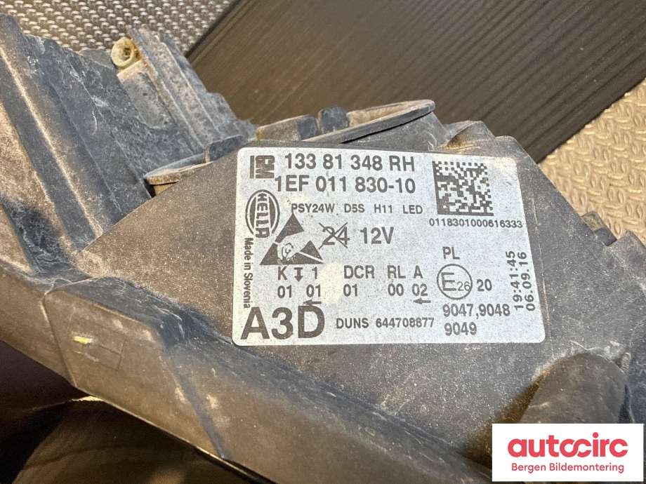 Frontlykt høyre halogen til Opel Corsa E 2015-2019  (OPEL|39068628|13381348|)