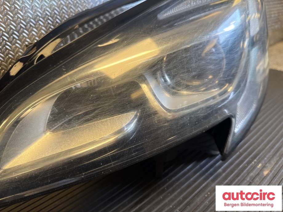 Frontlykt venstre halogen til Opel Corsa E 2015-2019  (OPEL|39068627|13381347|)