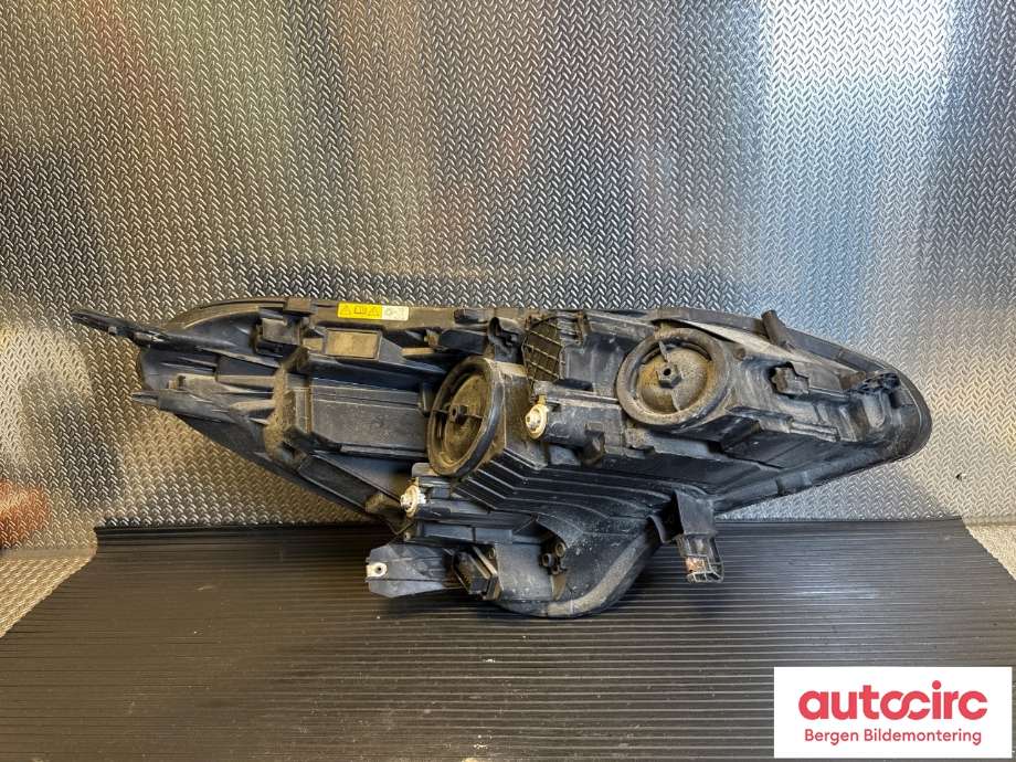 Frontlykt venstre halogen til Opel Corsa E 2015-2019  (OPEL|39068627|13381347|)