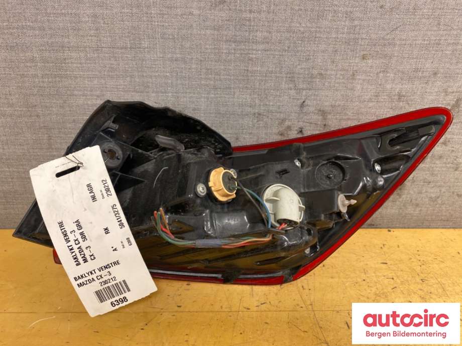 Baklykt venstre til Mazda CX-3 2015-2022  (MAZDA|DB2S-51-160F|)