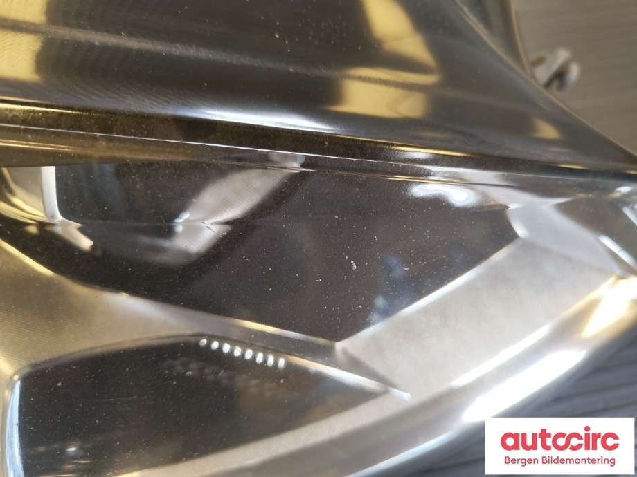 Frontlykt høyre halogen til VW Golf VII 2012-2017 (Fase 1)  (VOLKSWAGEN|5G1941006E|)