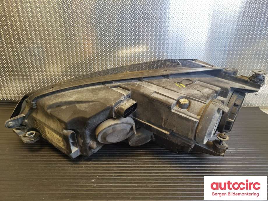 Frontlykt høyre halogen til VW Golf VII 2012-2017 (Fase 1)  (VOLKSWAGEN|5G1941006E|)