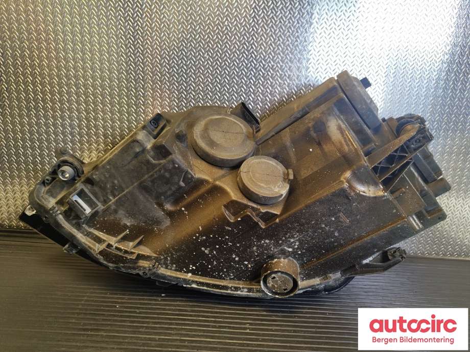 Frontlykt høyre halogen til VW Golf VII 2012-2017 (Fase 1)  (VOLKSWAGEN|5G1941006E|)