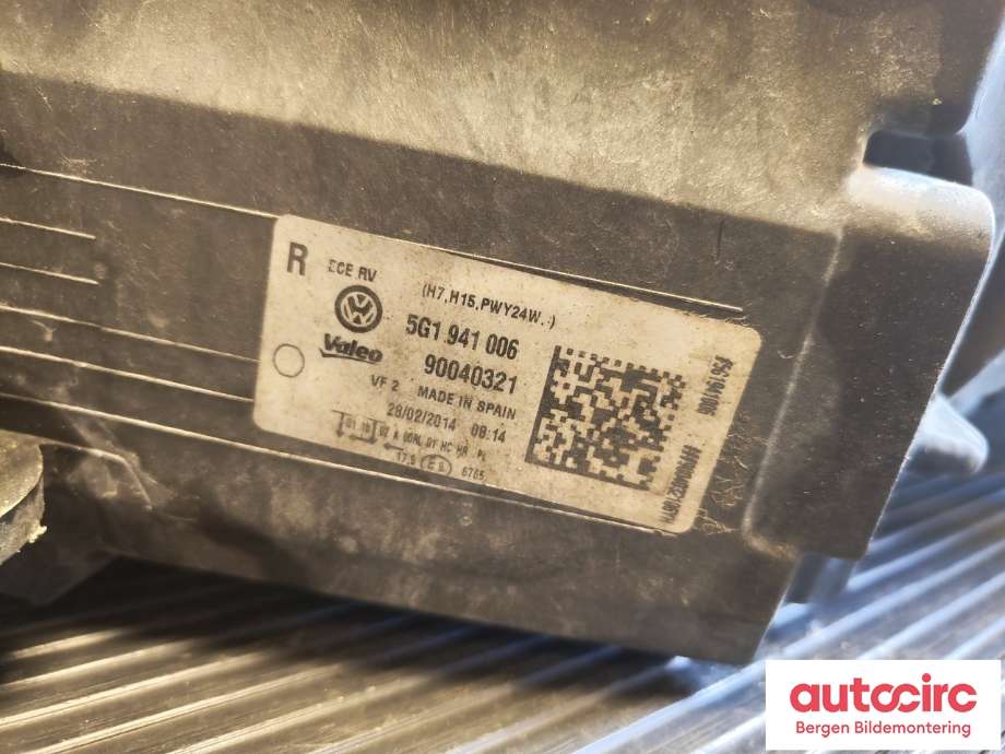 Frontlykt høyre halogen til VW Golf VII 2012-2017 (Fase 1)  (VOLKSWAGEN|5G1941006E|)