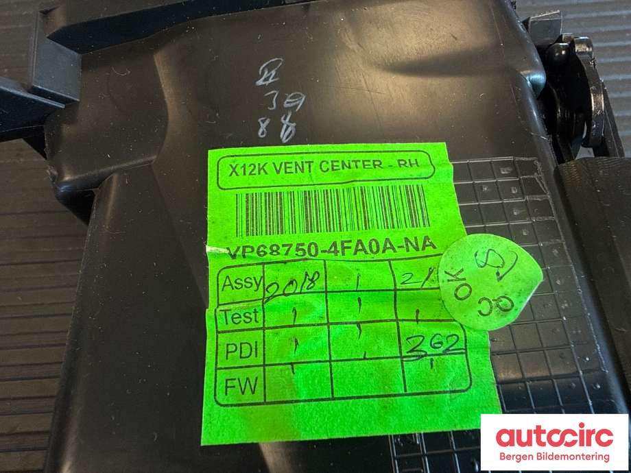 Dashbord friskluftdyse til Nissan NV200 2010-2019 (NISSAN|687504FA0A|)