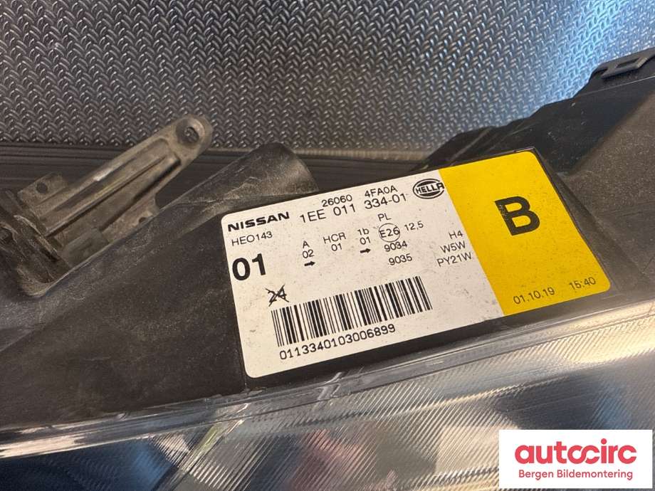 Frontlykt venstre halogen til Nissan NV200 2010-2019  (NISSAN|260604FA0A|)
