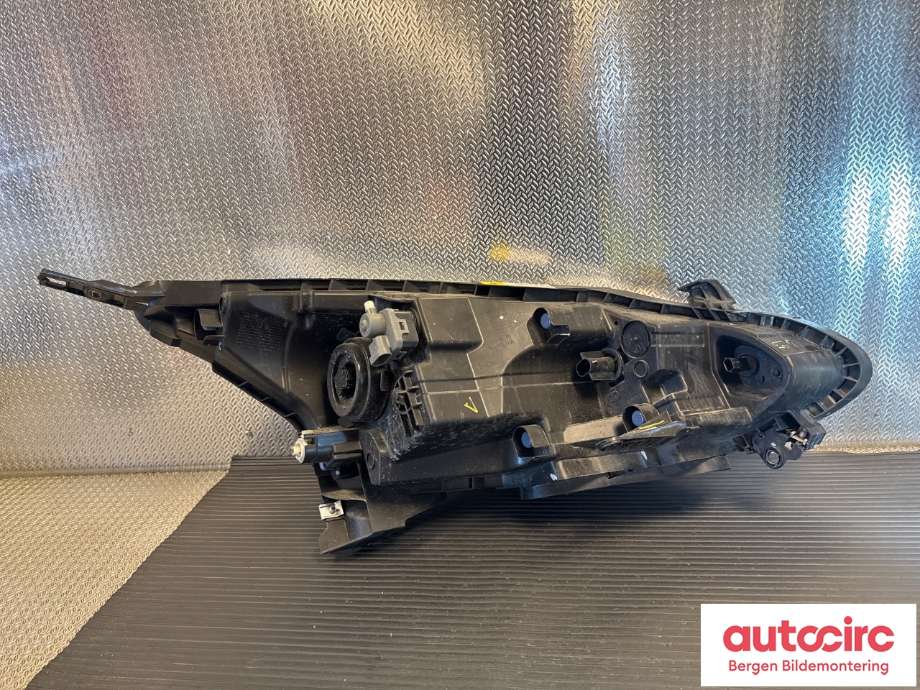 Frontlykt venstre halogen til Nissan NV200 2010-2019  (NISSAN|260604FA0A|)