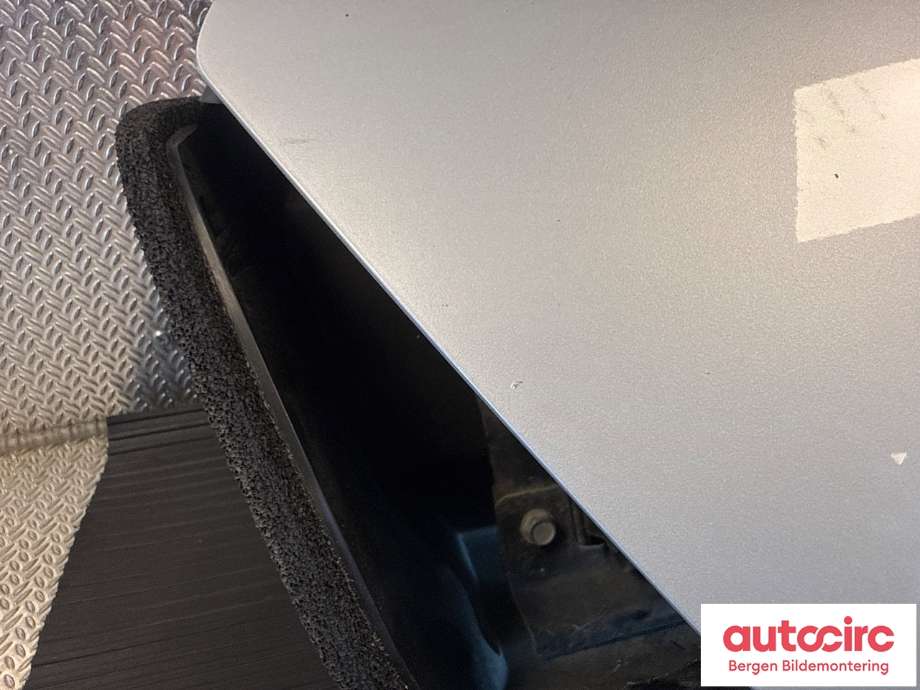 Batterilader inntak/luke til Nissan NV200 2010-2019 (NISSAN|F57016WXBA|657014FB2C|)