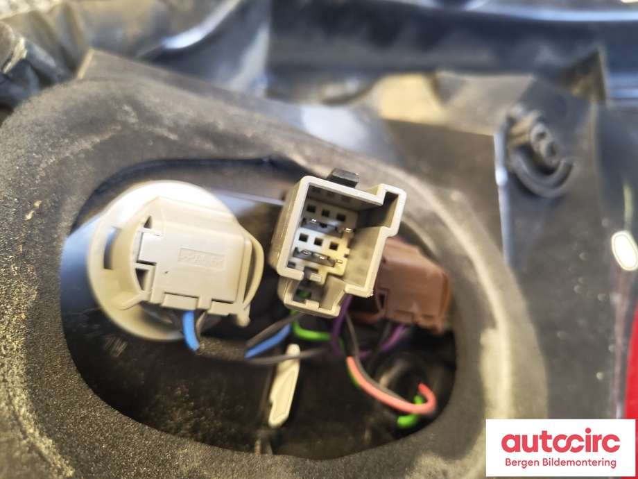Baklykt venstre til Volvo XC60 2008-2013 (Type I, Fase 1) (VOLVO|31323034|)