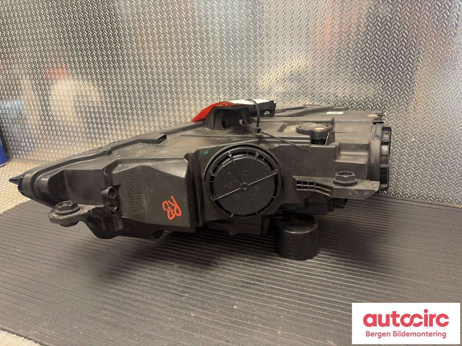 Frontlykt høyre halogen til Audi A3 2012-2016 (Type III, Fase 1) (8V0 941 044 H|)