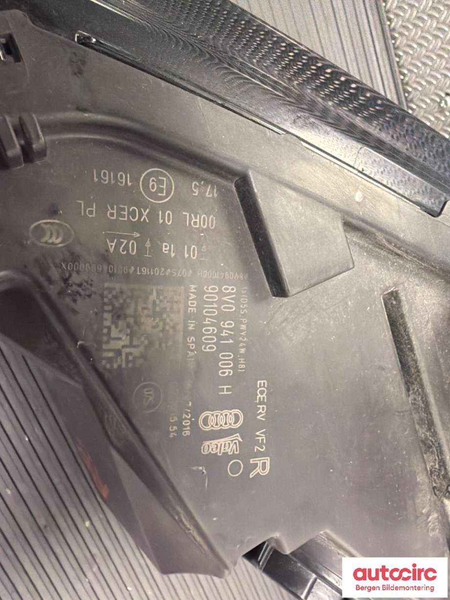 Frontlykt høyre halogen til Audi A3 2012-2016 (Type III, Fase 1) (8V0 941 044 H|)