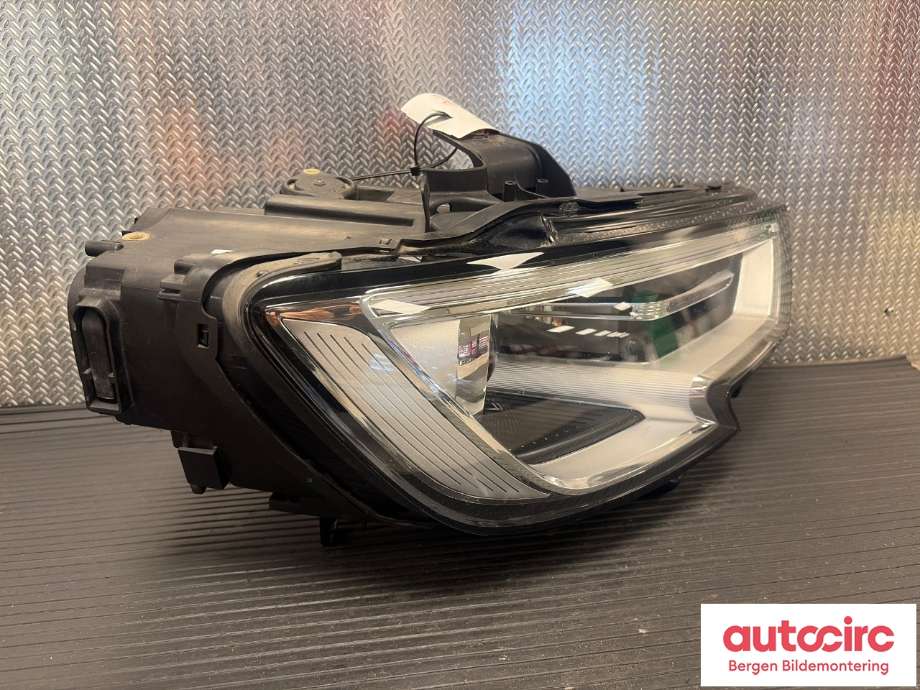 Frontlykt høyre halogen til Audi A3 2012-2016 (Type III, Fase 1) (8V0 941 044 H|)