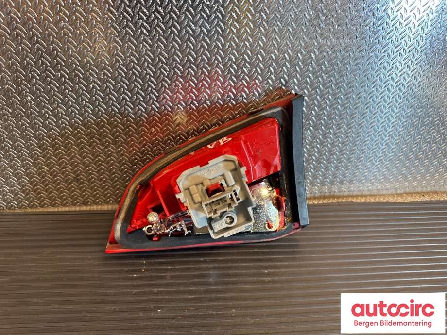 Baklykt venstre indre til Audi A4 2007-2014 (Type IV) (B8) (B8) (AUDI|8K9 945 093 B|)