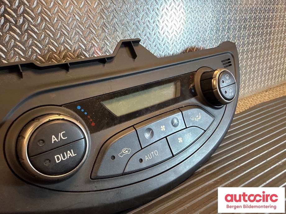 Varmeapparat betjening til Toyota Yaris 2014-2020 (Type III, Fase 2)  (TOYOTA|559000D800C3|559000D800C1|)