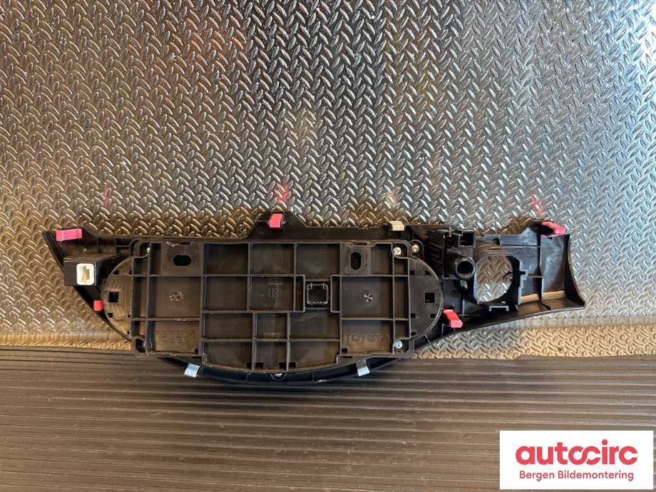 Varmeapparat betjening til Toyota Yaris 2014-2020 (Type III, Fase 2)  (TOYOTA|559000D800C3|559000D800C1|)