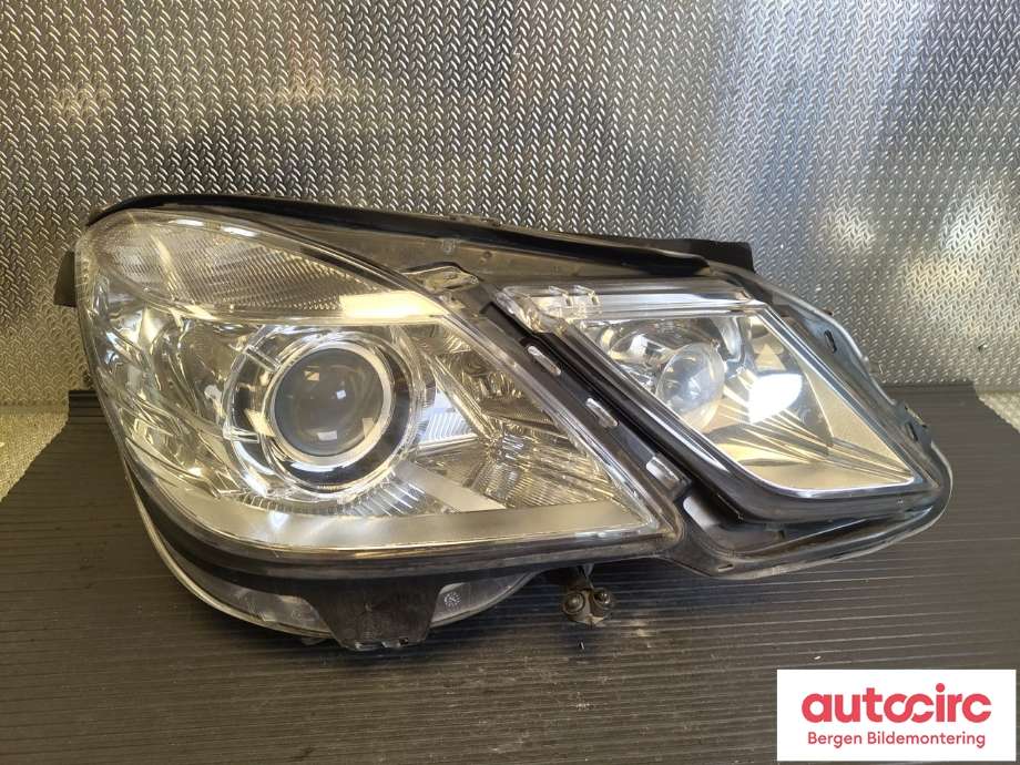 Frontlykt høyre xenon til Mercedes E-Klasse 2009-2013 (Fase 1) (W212) (W212) (MERCEDES|A2128201039|A 212 820 10 39 64|)