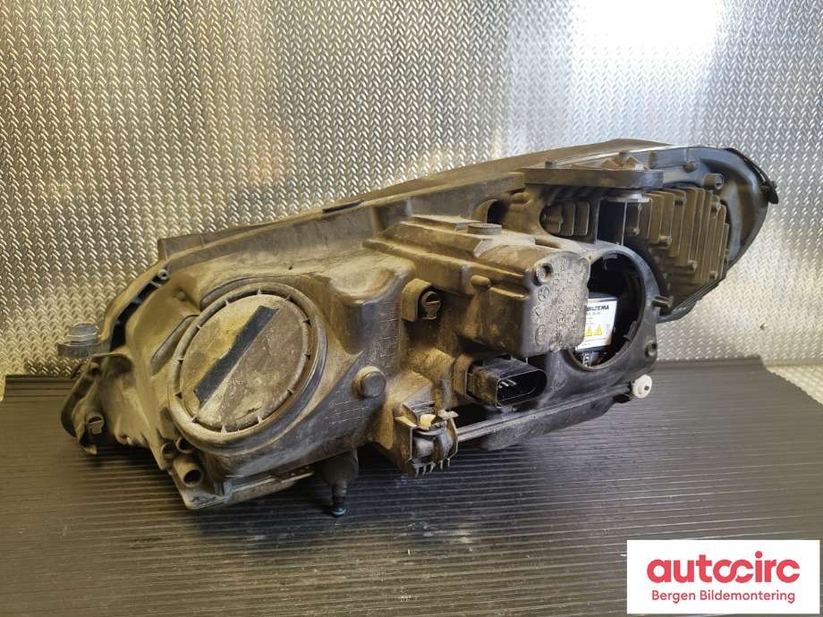 Frontlykt høyre xenon til Mercedes E-Klasse 2009-2013 (Fase 1) (W212) (W212) (MERCEDES|A2128201039|A 212 820 10 39 64|)