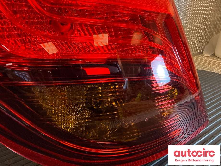 Baklykt venstre til Toyota Yaris 2014-2020 (Type III, Fase 2)  (TOYOTA|815610D600|)