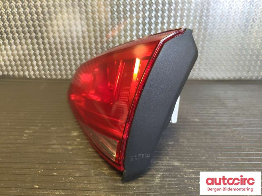 Baklykt høyre indre til VW Golf VII 2012-2017 (Fase 1) (VOLKSWAGEN|5G0 945 094 AC|)