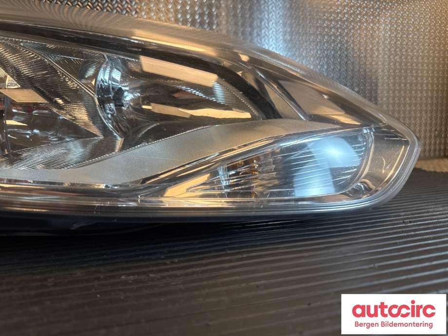 Frontlykt høyre halogen til Ford Focus 2014-2018 (Type III, Fase 2) (FORD|1873925|BM51-13W029-NB|)