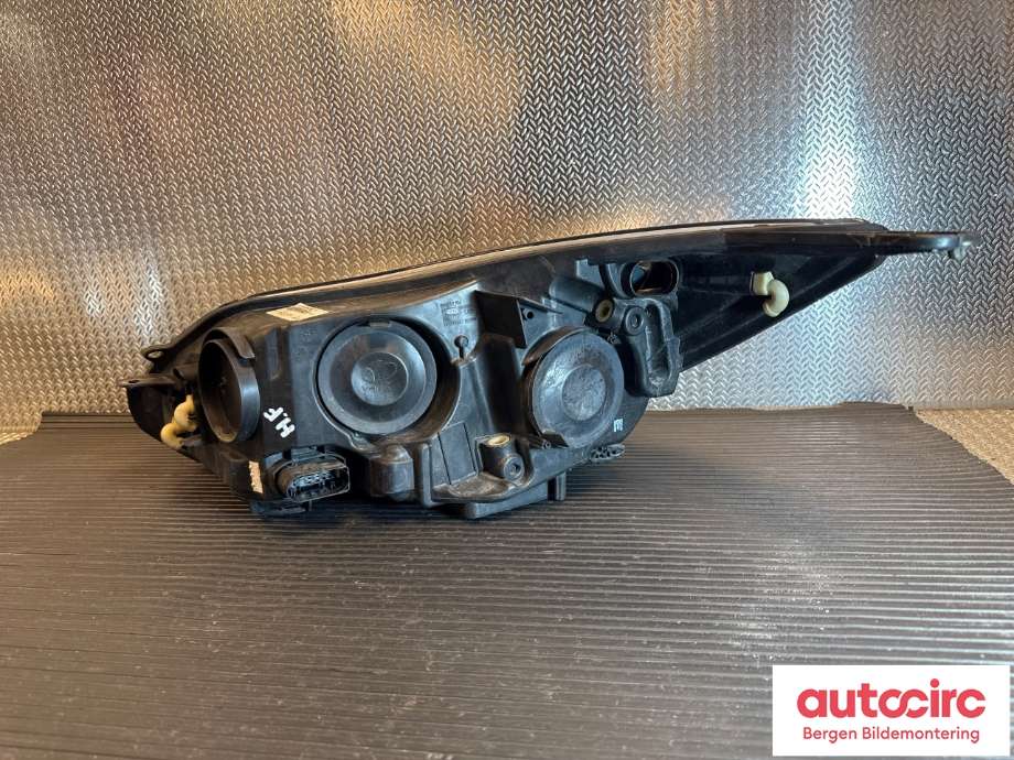 Frontlykt høyre halogen til Ford Focus 2014-2018 (Type III, Fase 2) (FORD|1873925|BM51-13W029-NB|)