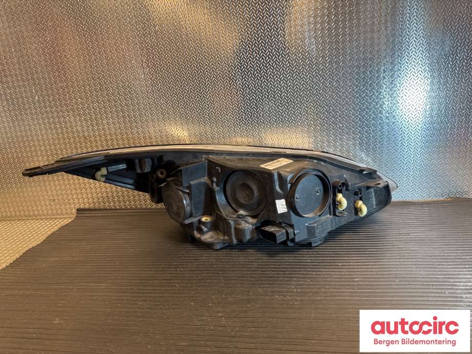 Frontlykt venstre halogen til Ford Focus 2014-2018 (Type III, Fase 2) (FORD|1873929|BM51-13W030-NB|)