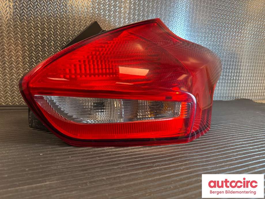 Baklykt høyre til Ford Focus 2014-2018 (Type III, Fase 2)  (FORD|1906354|F1EB-13404-CF|)