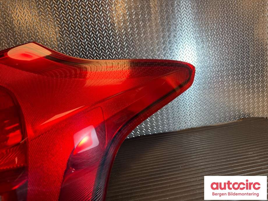 Baklykt høyre til Ford Focus 2014-2018 (Type III, Fase 2)  (FORD|1906354|F1EB-13404-CF|)