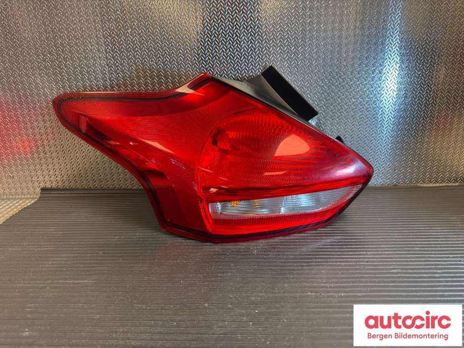 Baklykt venstre til Ford Focus 2014-2018 (Type III, Fase 2) (FORD|1906355|F1EB-13405-CF|)