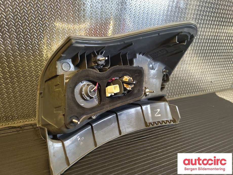 Baklykt høyre til Toyota Prius +7 2012-2020 (Type III) (stasjonsvogn) (stasjonsvogn) (8155147252|)