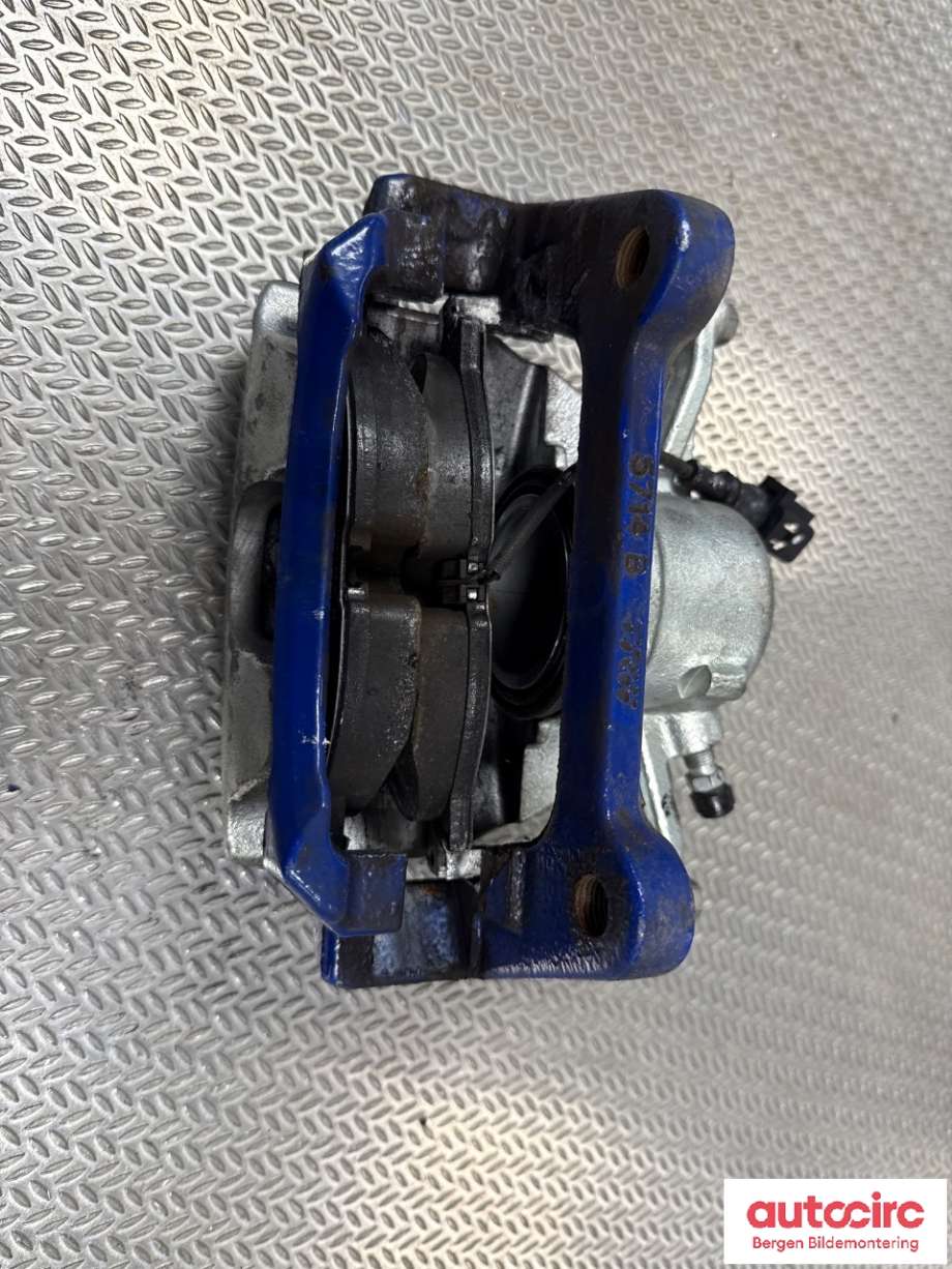 Bremsecaliper høyre foran til VW Passat, 2015-2019 (Fase 1) (B8) (B8) (VOLKSWAGEN|3Q0 615 424 B)