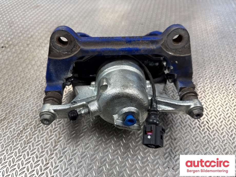 Bremsecaliper høyre foran til VW Passat 2015-2019 (Fase 1) (B8) (B8) (VOLKSWAGEN|3Q0 615 424 B|)