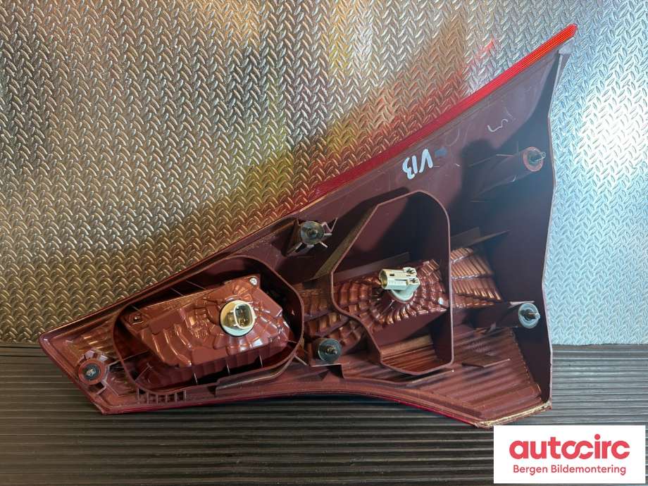 Baklykt venstre indre til Toyota RAV4 2013-2015 (Type IV, Fase 1) (TOYOTA|8159342010|)