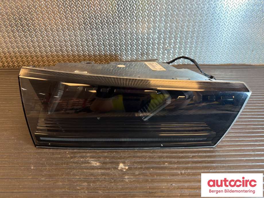 Baklykt venstre indre til Peugeot 508, 2018-->> (Type II)  (PEUGEOT|9813508280)