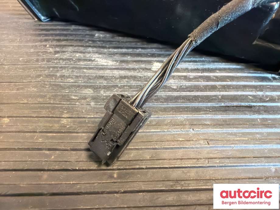 Baklykt venstre indre til Peugeot 508 2018-->> (Type II) (PEUGEOT|9813508280|)