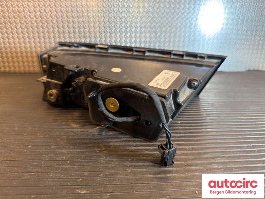 Baklykt høyre indre til Peugeot 508 2018-->> (Type II)  (PEUGEOT|9813508180|)