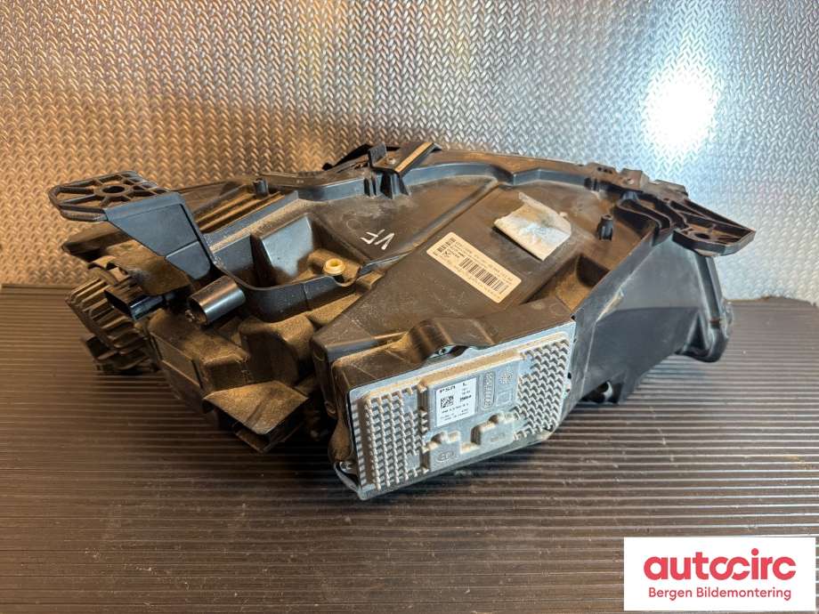 Frontlykt venstre halogen til Peugeot 508 2018-->> (Type II) (PEUGEOT|1638036680|)