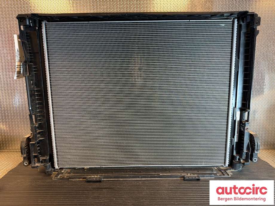 Radiator (automat gir) til BMW iX3 2021-->>  (BMW|17 11 8 666 811|)