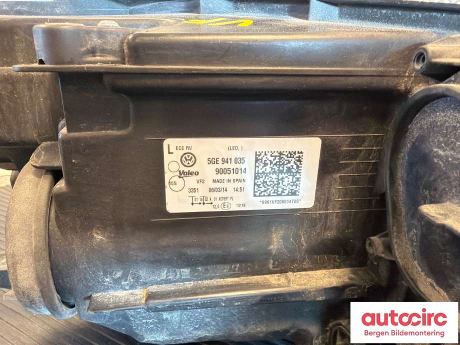 Frontlykt venstre halogen til VW e-Golf 2014-2017 (Fase 1)  (VOLKSWAGEN|5GE 941 773|)