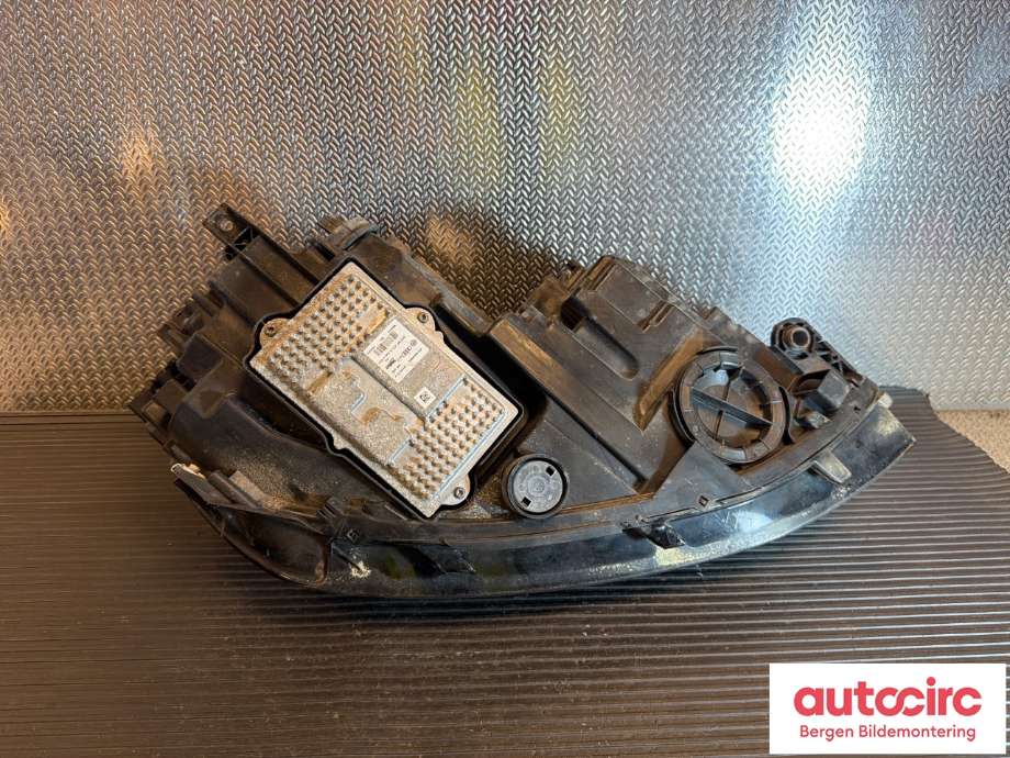 Frontlykt venstre halogen til VW e-Golf 2014-2017 (Fase 1)  (VOLKSWAGEN|5GE 941 773|)